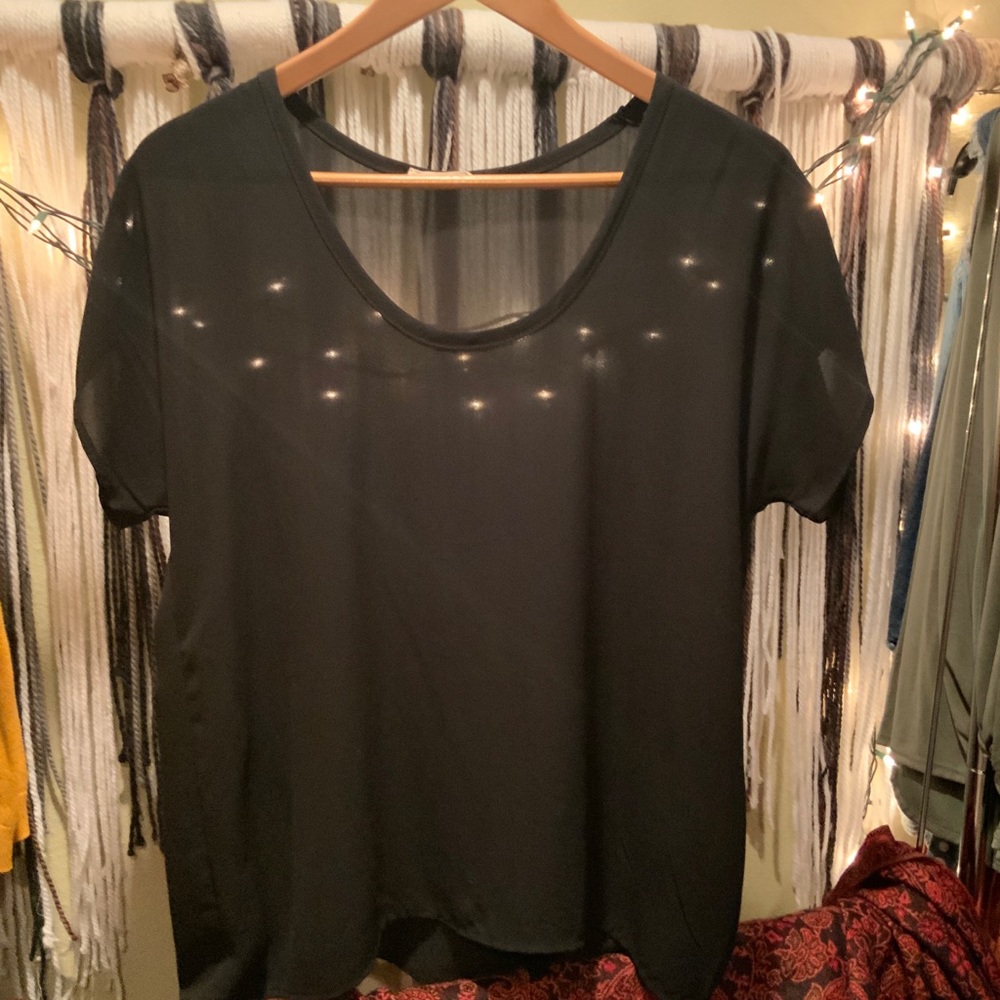 Lush perfect sheer shell top!